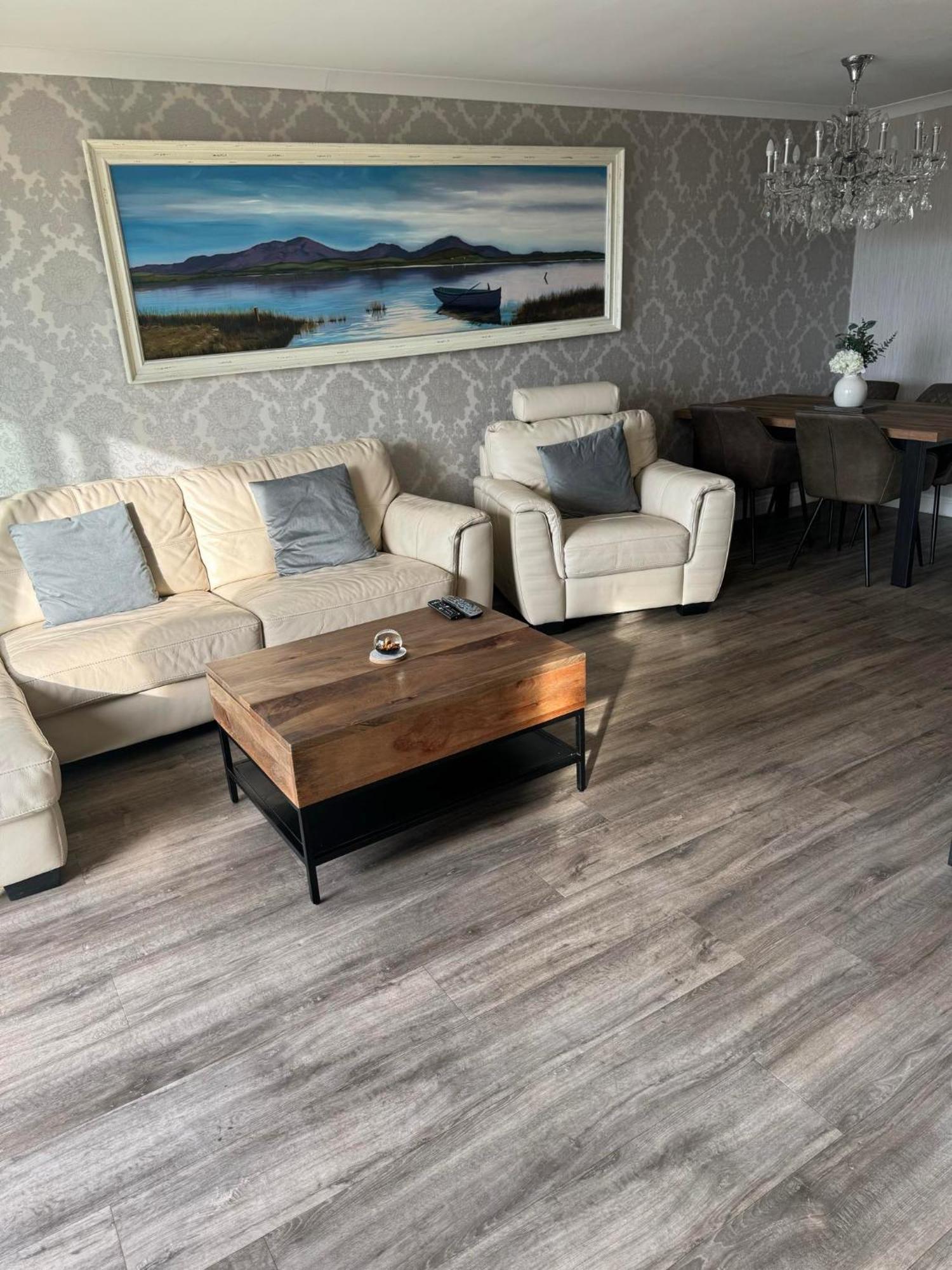 Largs Sea Front, Modern Apartment 외부 사진